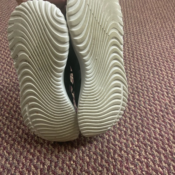 Adidas black shoes size 8 - Picture 4 of 6